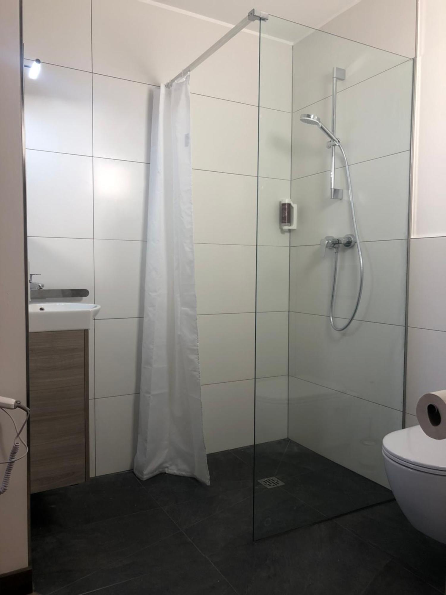 Hotel Kapelle ราดอล์ฟเซลล์ อัม โบเดนซี ภายนอก รูปภาพ